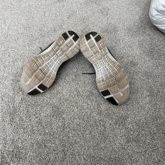 Skechers Women's Gray Athletic Shoes - Picture 5 of 7